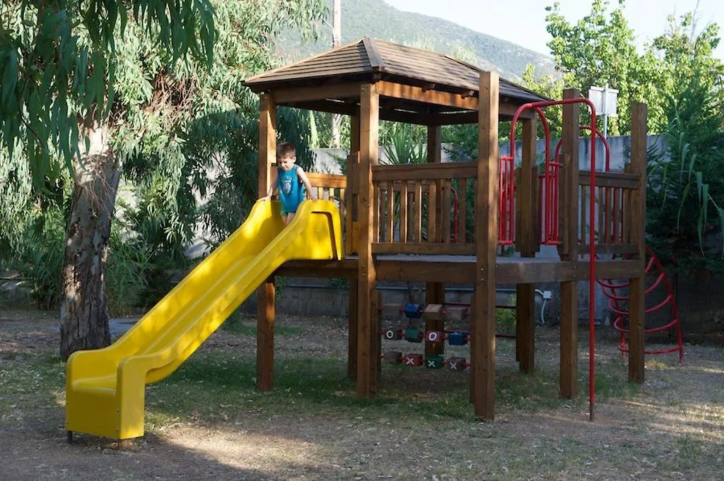Happy Camp Mobile Homes In Camping Karavomilos Beach Sami  Grèce