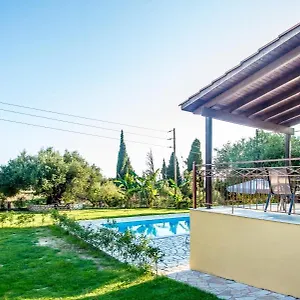 Villa Irida, Afrato