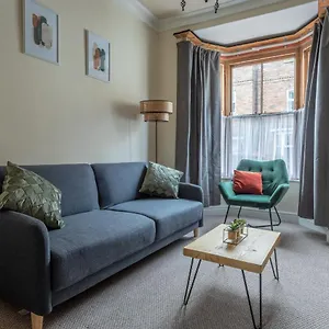 Milton Stays: Cosy Centre House With Garden And Parking Holiday home York